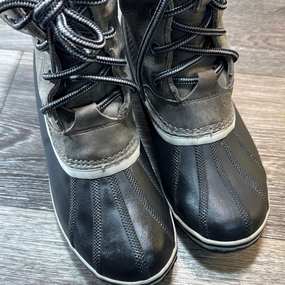 Sorel Gray and Black Winter Boots woman’s 9.5 (s23) - Picture 3 of 7